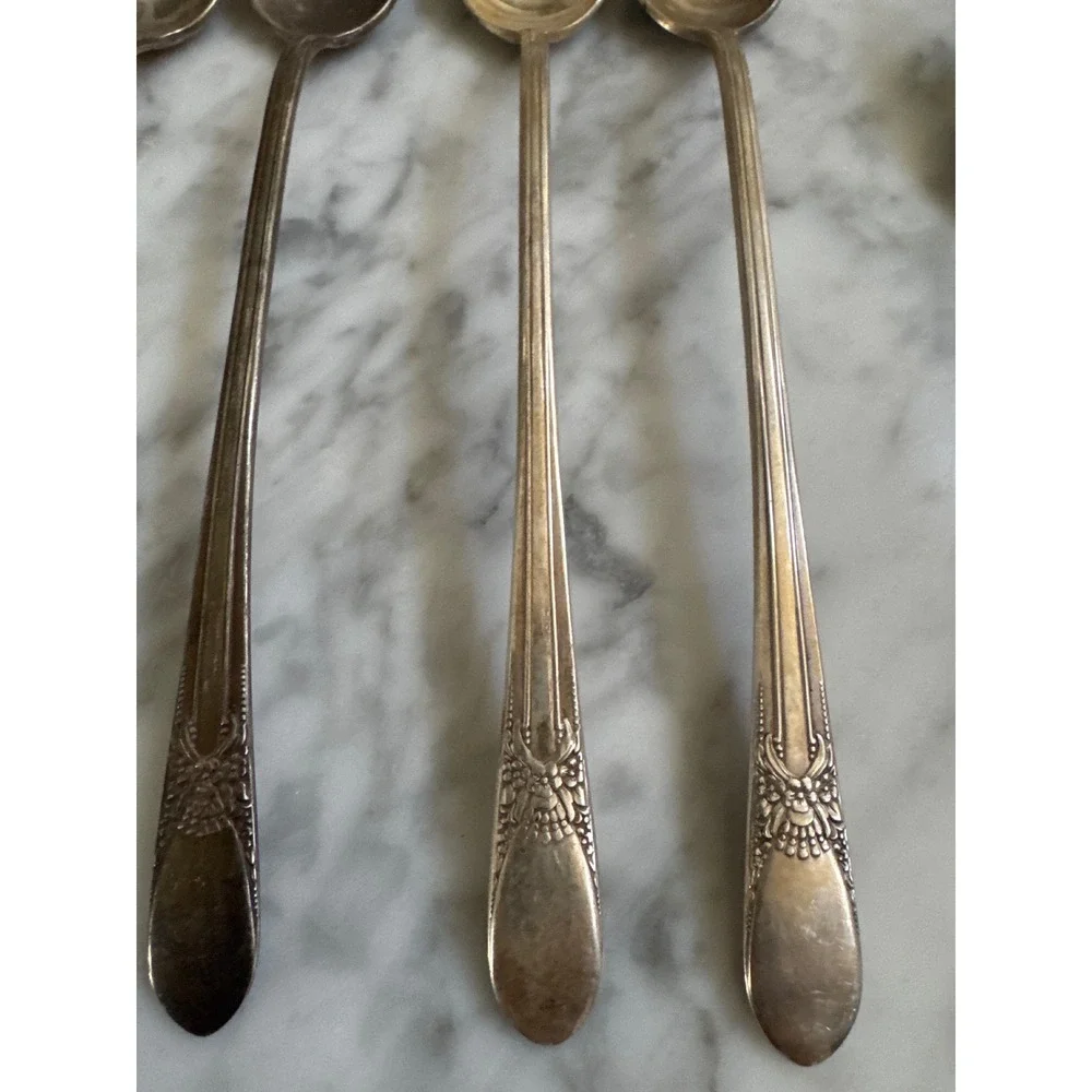 Wm Rogers Silver Plated Flatware Set 26 Piece Floral Scroll Pattern Vintage IS
